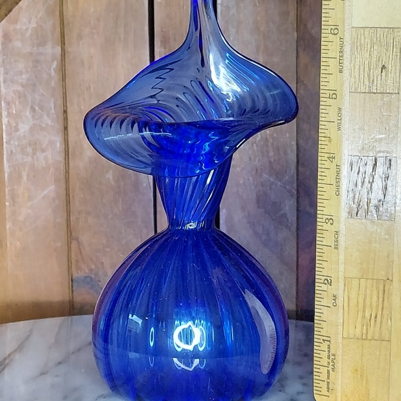 Jack-in-the-Pulpit Vase - Picture 3 of 14